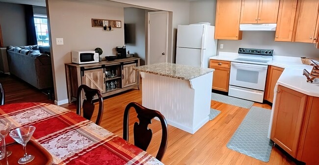 Building Photo - 688 W Paddle Wheel Ct