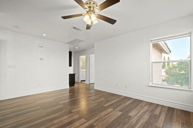 Building Photo - Welcome Home to Fall in Love with This Stu...
