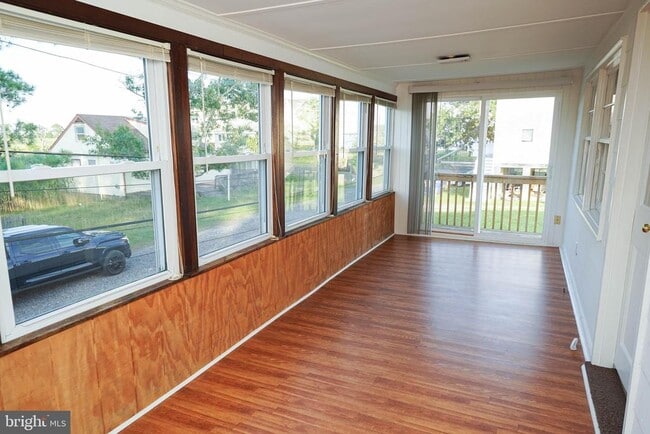 Building Photo - 33372 River View Ave