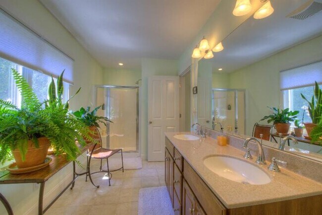 Building Photo - 9 Aspen Rd