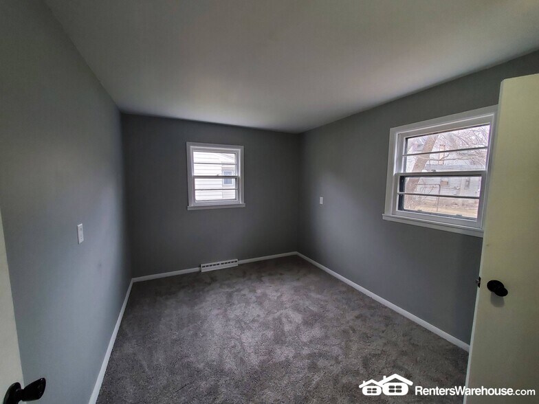 Building Photo - 111 Douglas Ave W