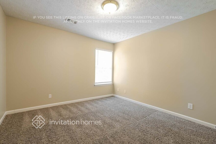 Building Photo - 2195 Lexington Ln