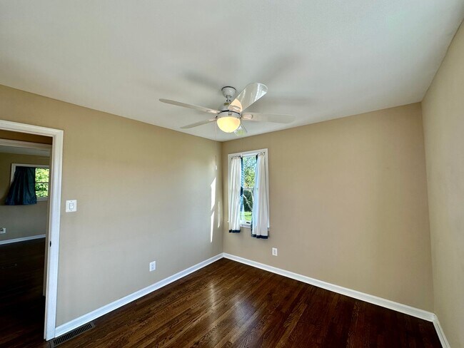 Building Photo - Charming 3 Bedroom/1.5 Bathroom Home in Norrisville, MD!