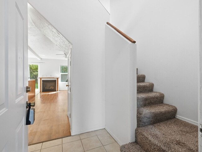 Building Photo - 580 7th Ct