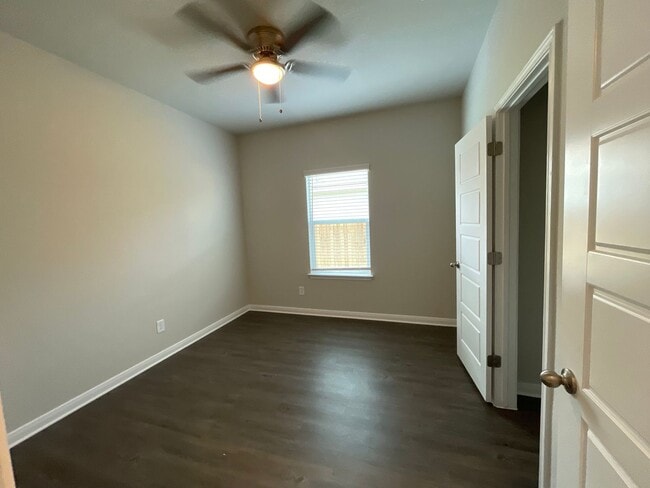 Building Photo - Brand New 3x2 Luxury Duplex in Seguin, TX!