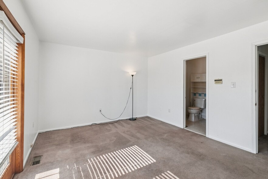 Building Photo - 3379 Frederick St