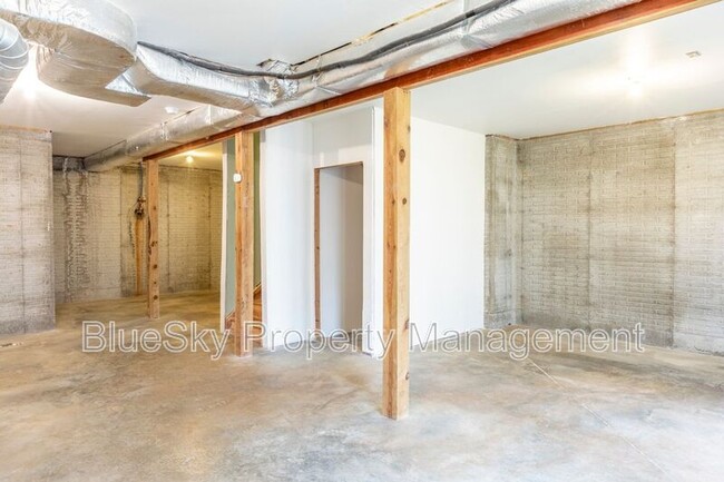 Building Photo - 2304 Ravenswood Ct