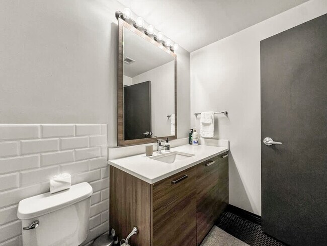 Building Photo - 500 S Ervay St