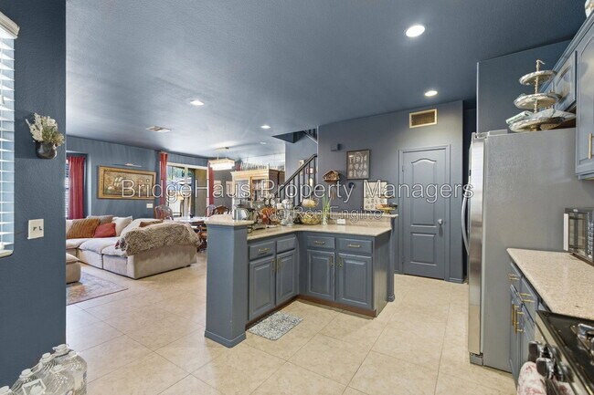 Building Photo - 425 S Meadowbrook Dr