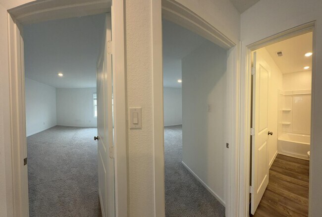 Building Photo - 9807 Keystone Meadow Pl