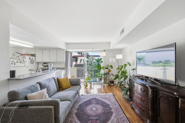 Building Photo - 1208 Admiralty Ln