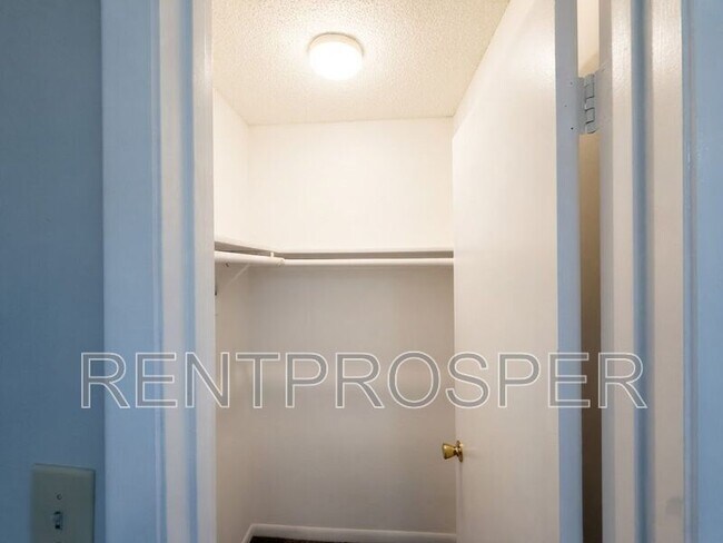 Building Photo - 5501 Rosebriar Way