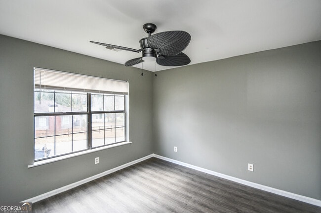 Building Photo - 735 Oak Dr