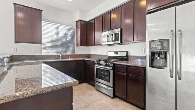 Building Photo - 2BR Townhouse in Imperial Beach with Washer/Dryer and Garage!