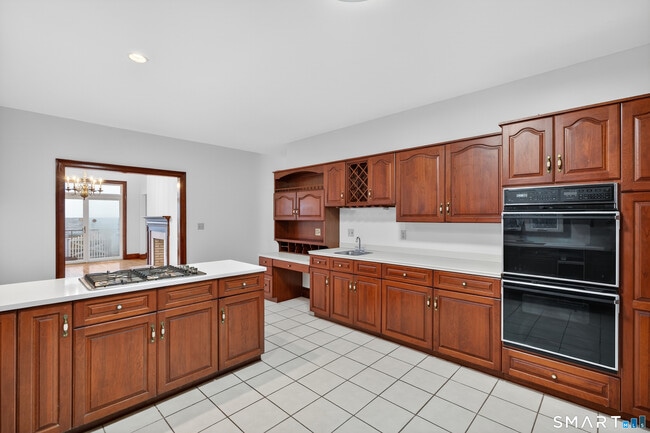 Building Photo - 82 Limewood Ave