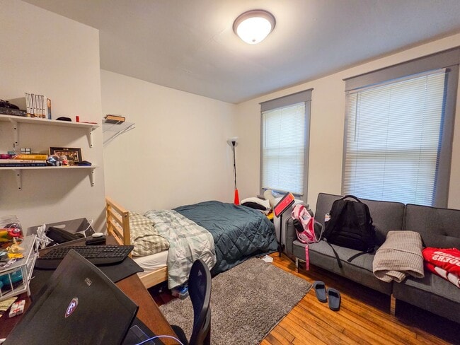 Building Photo - 1113 Drake St