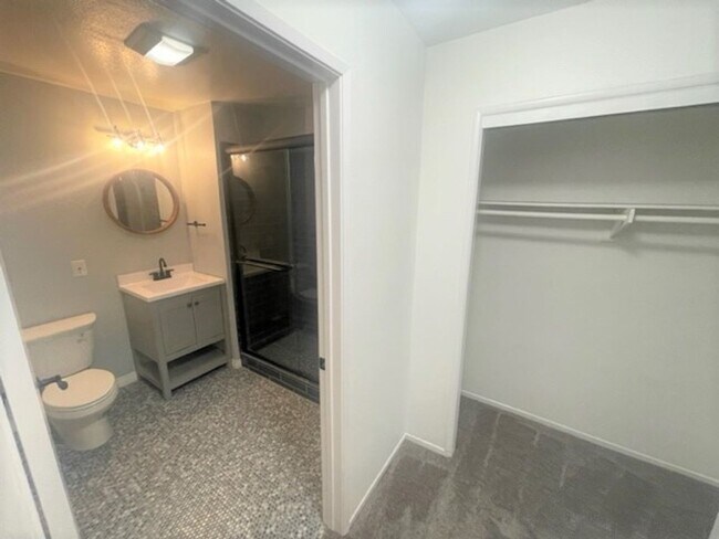 Building Photo - Spacious Lower Level Condo with all the Am...