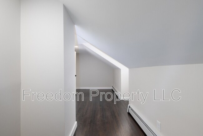 Building Photo - 28 Aircraft Rd