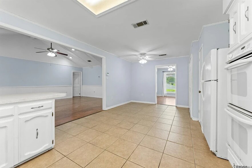 Building Photo - 6362 Westridge Dr