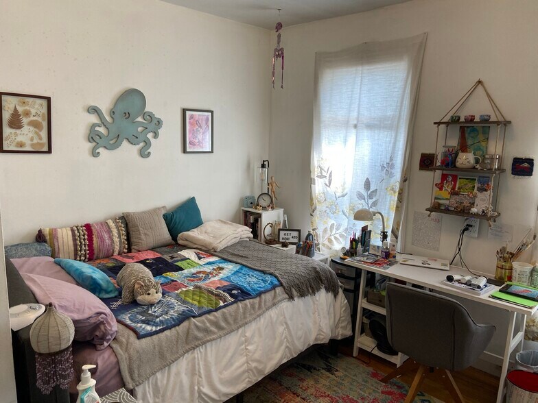 Building Photo - 590 Cambridge St