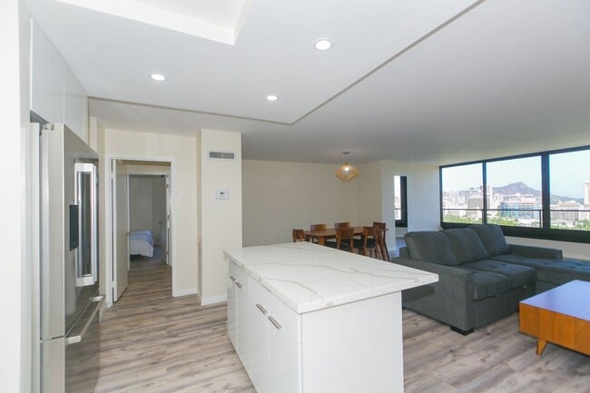 Building Photo - Canterbury Place - Fully renovated with hi...