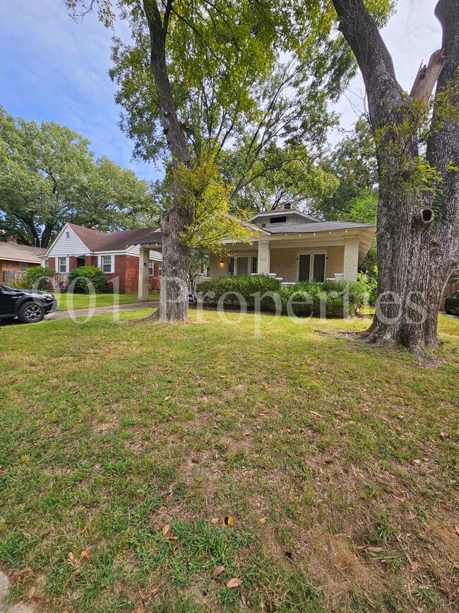 Building Photo - 582 Loeb St