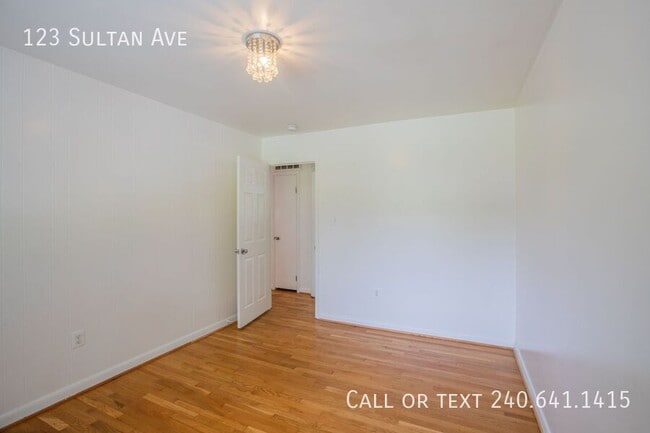 Building Photo - 123 Sultan Ave