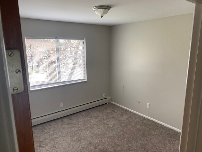 Building Photo - 229 Collingwood Dr