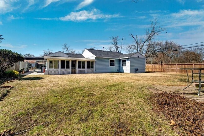 Building Photo - 1316 Zora St