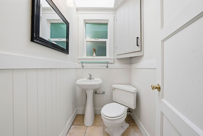 Building Photo - 4 Bed/2.5 Bath Multilevel Home with Amazing Views!