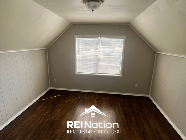 Building Photo - RARE FIND! 4BR/2BA in Memphis | Open Kitchen & Hardwoods | Fenced Yard!