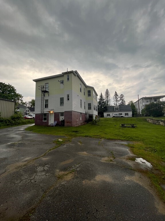 Building Photo - 336 Parker St