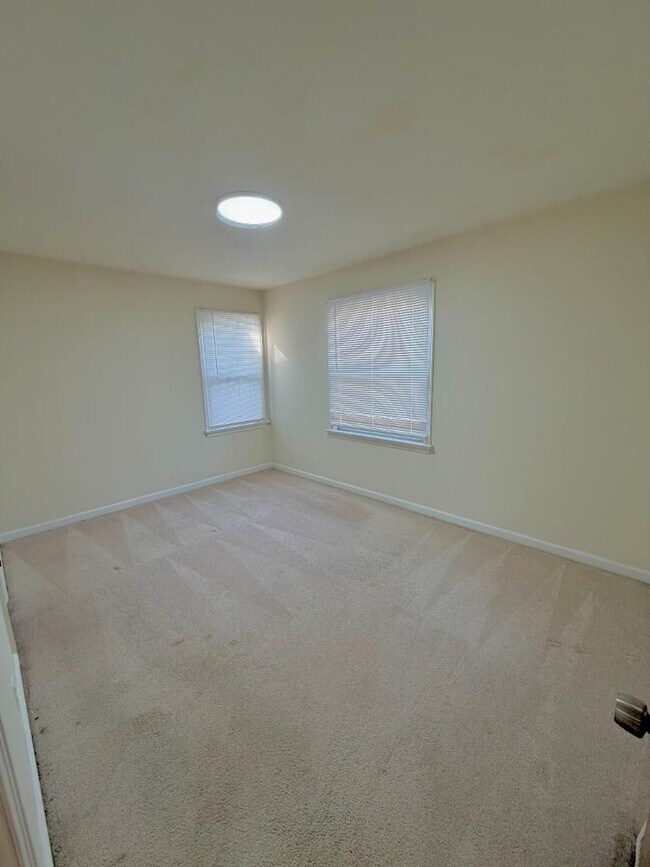 Building Photo - 1215 Bliss Dr