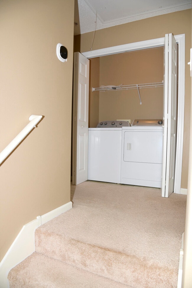 Building Photo - 406 Crooked Pine Trail