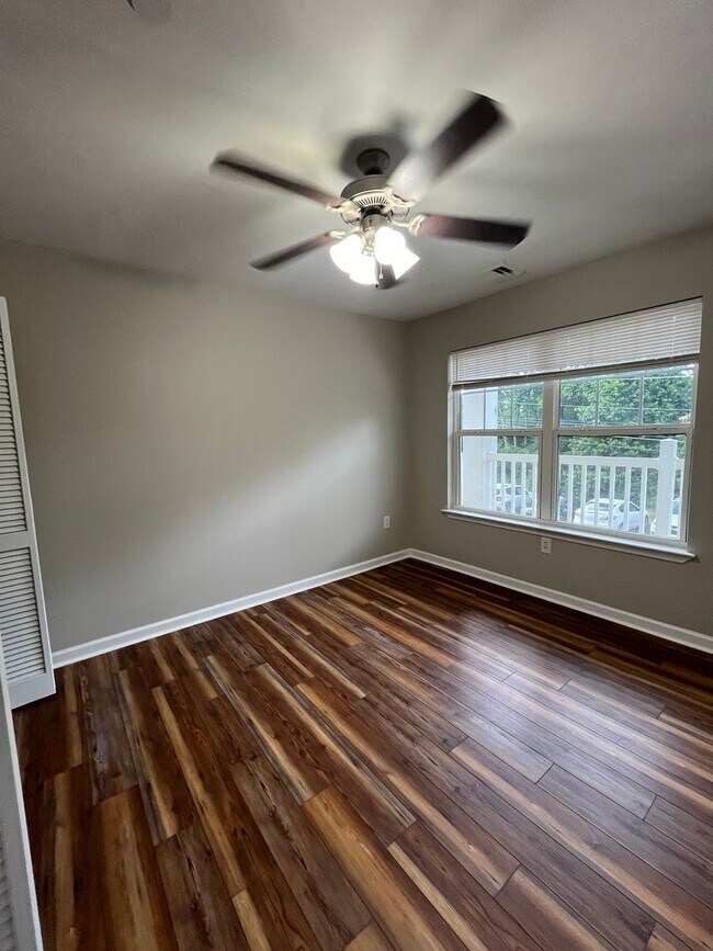 Building Photo - 3-bedroom, 2-bath Condo near ETSU, $1900 p...