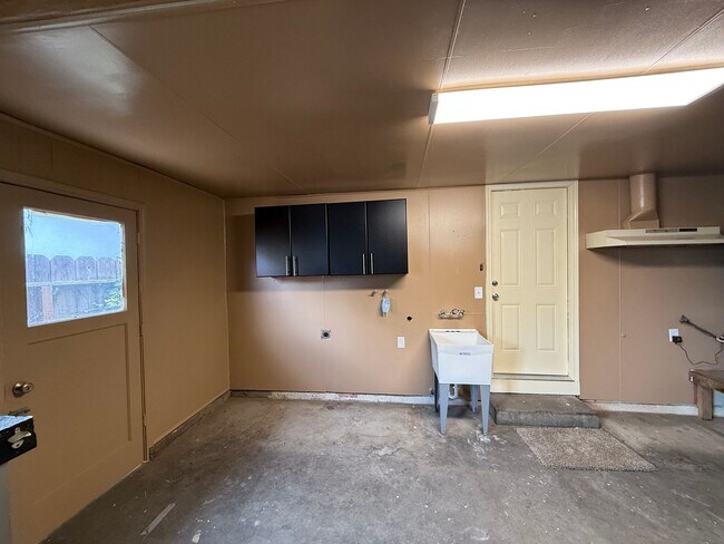 Building Photo - 3-bedroom single story in the heart of Tur...