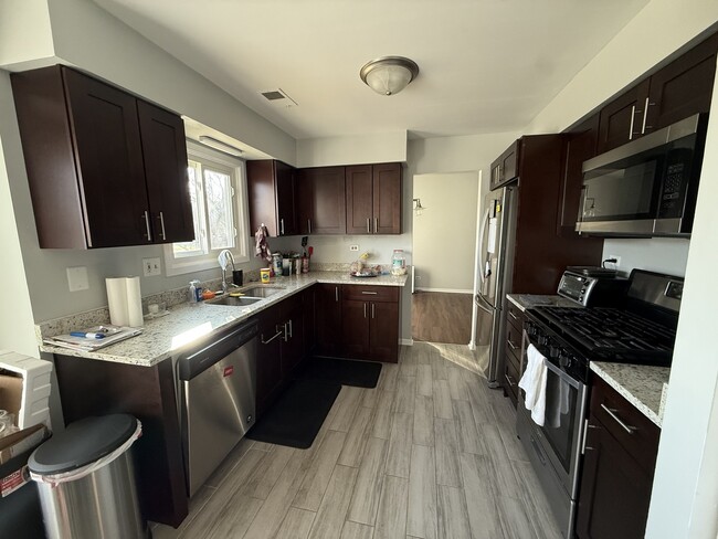 Building Photo - 1172 Hill Crest Dr