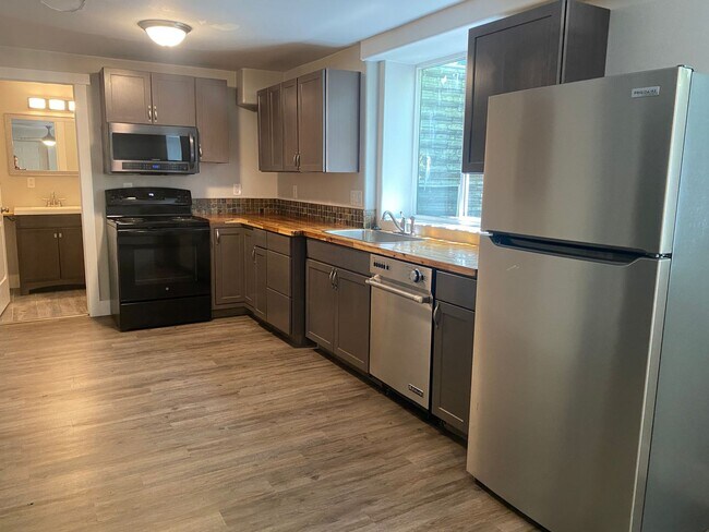 Building Photo - Victor Basement apartment