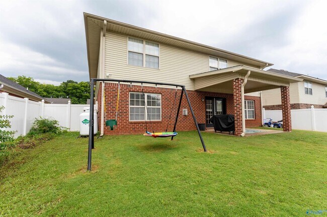 Building Photo - 2524 Oak Pl Dr SE