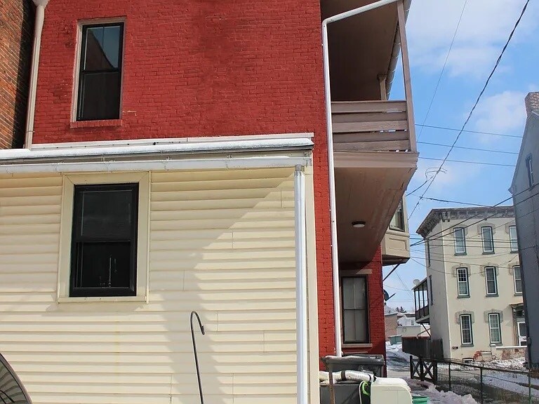 Building Photo - 130 N 3rd St