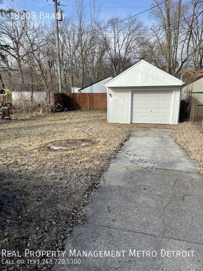 Building Photo - CHARMING BUNGALOW