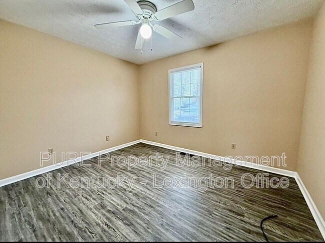 Building Photo - 198 Daisy St