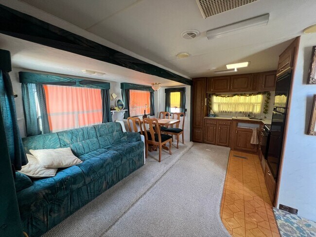 Building Photo - SHORT TERM FOOTHILLS RETREAT!