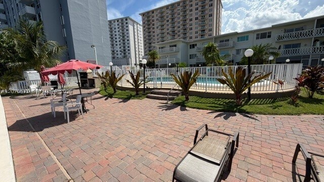 Building Photo - 450 Golden Isles Dr