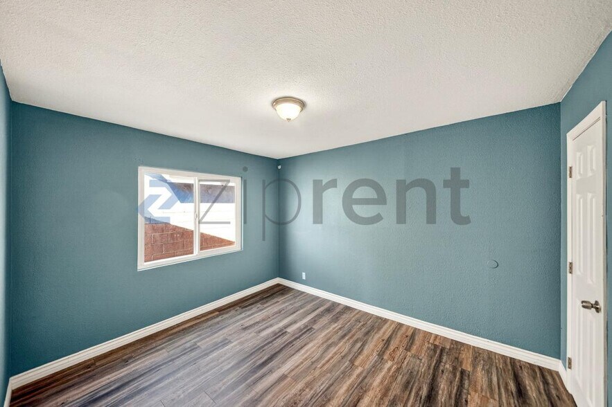 Building Photo - 45463 Foxton Ave