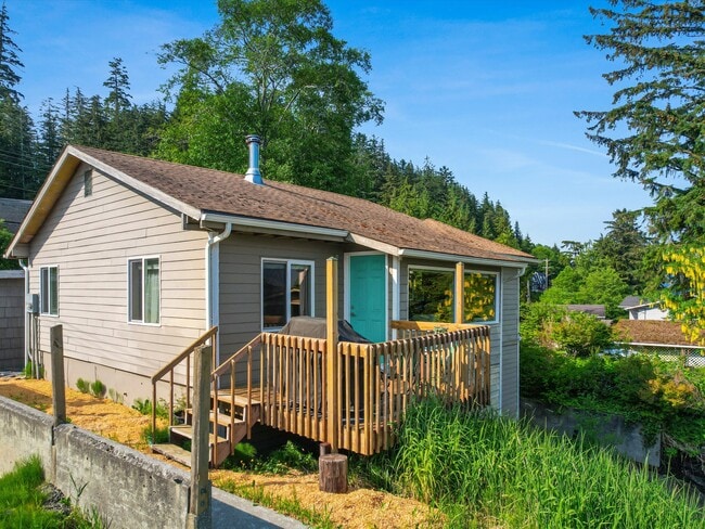Building Photo - 5842 Seaside