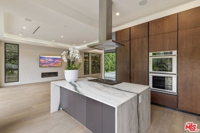 Building Photo - 6361 Drexel Ave