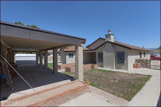 Building Photo - 129 Torrey Pines Dr