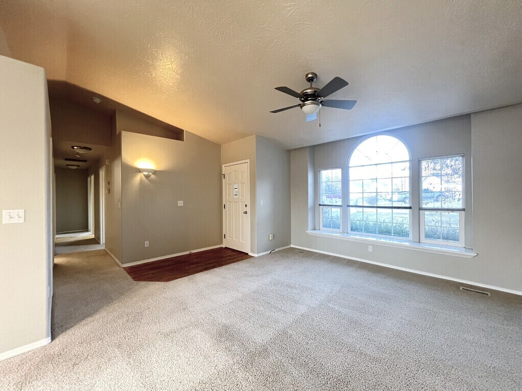 Building Photo - 4160 E Carnation Ct