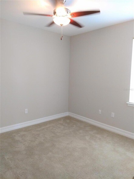 Building Photo - 654 Resolute Ln
